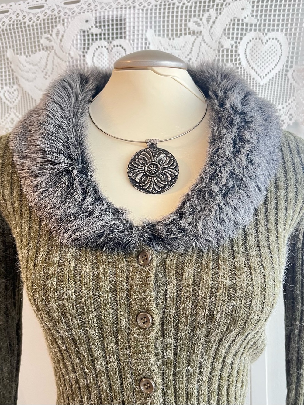 Y2K Green Ribbed Knit Cardigan with Gray Faux Fur Trim - Picture 4 of 7